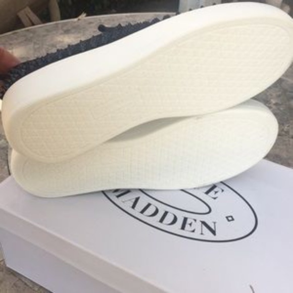 NEW STEVE MADDEN Baxon Black with Studs Sneakers - Picture 5 of 7